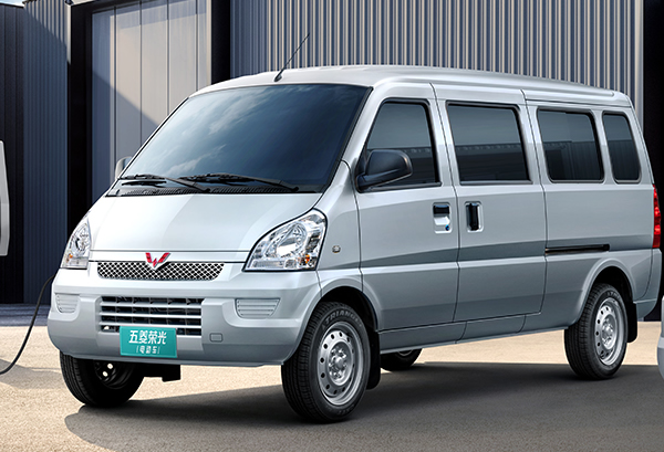 上汽通用五菱榮光面包車ev新能源