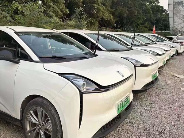 一汽奔騰nat網(wǎng)約車新能源車